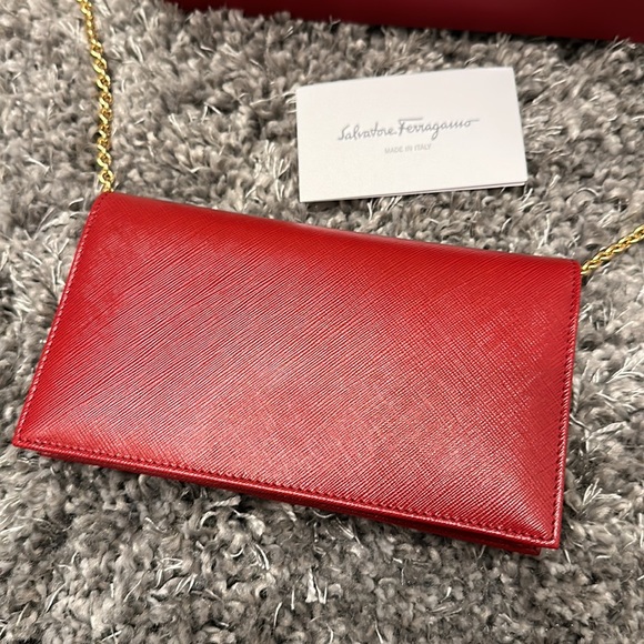 Salvatore Ferragamo Vera Bow crossbody/clutch w/detachable long gold chain - Picture 8 of 12